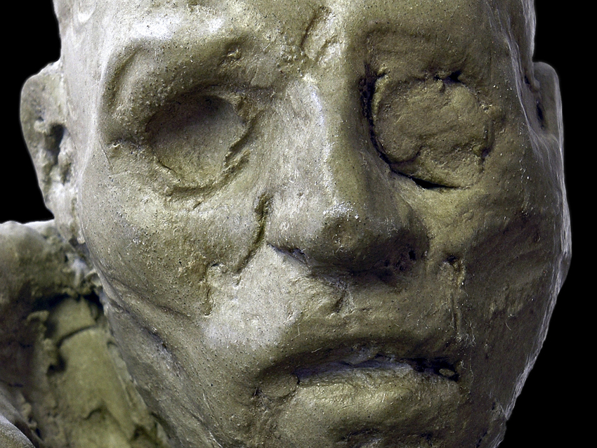 Testa in terra cruda di Alessandro Macchi